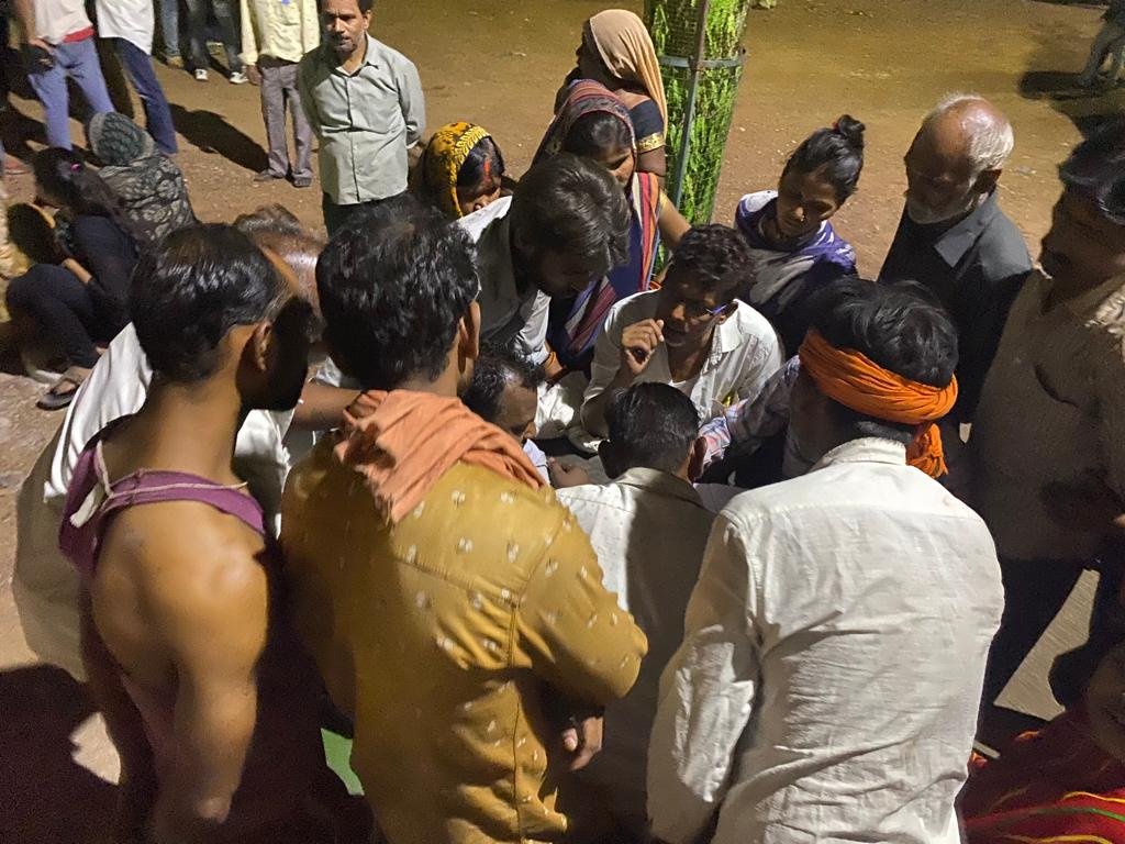173 झोपडिया जली, शासकीय स्कूल में लगाया गया राहत शिविर, प्रभावितों के लिए रहने एवं भोजन की व्यवस्था , मजिस्ट्रियल जांच के दिए आदेश, मुख्यमंत्री ने किया दुख व्यक्त 173 झोपडिया जली, शासकीय स्कूल में लगाया गया राहत शिविर, प्रभावितों के लिए रहने एवं भोजन की व्यवस्था , मजिस्ट्रियल जांच के दिए आदेश, मुख्यमंत्री ने किया दुख व्यक्त