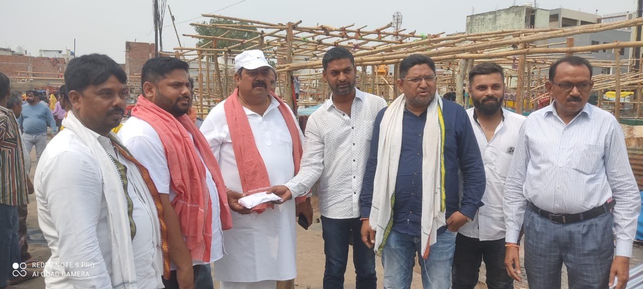 आकाशगंगा थोक सब्जी विक्रेता संघ ने सूर्य नगर आपदा पीड़ित परिवारों के सहायतार्थ महापौर को सौंपी 81 हजार की राशि आकाशगंगा थोक सब्जी विक्रेता संघ ने सूर्य नगर आपदा पीड़ित परिवारों के सहायतार्थ महापौर को सौंपी 81 हजार की राशि