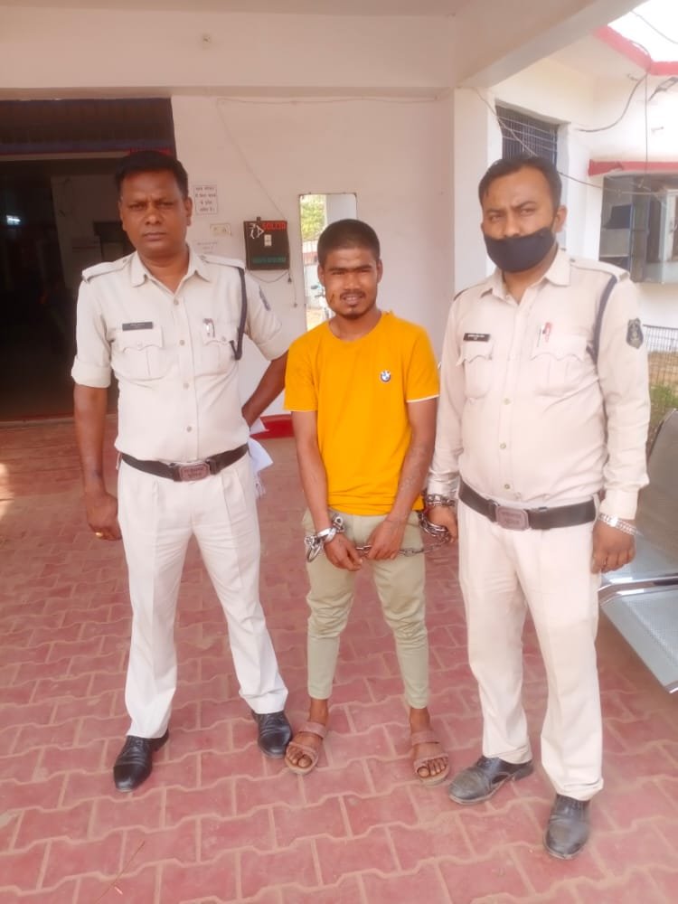 मोटरसाइकिल चोर को पकड़ा कोतवाली पुलिस ने, शिक्षक नगर दुर्ग से चुराया गया दुपहिया वाहन जप्त