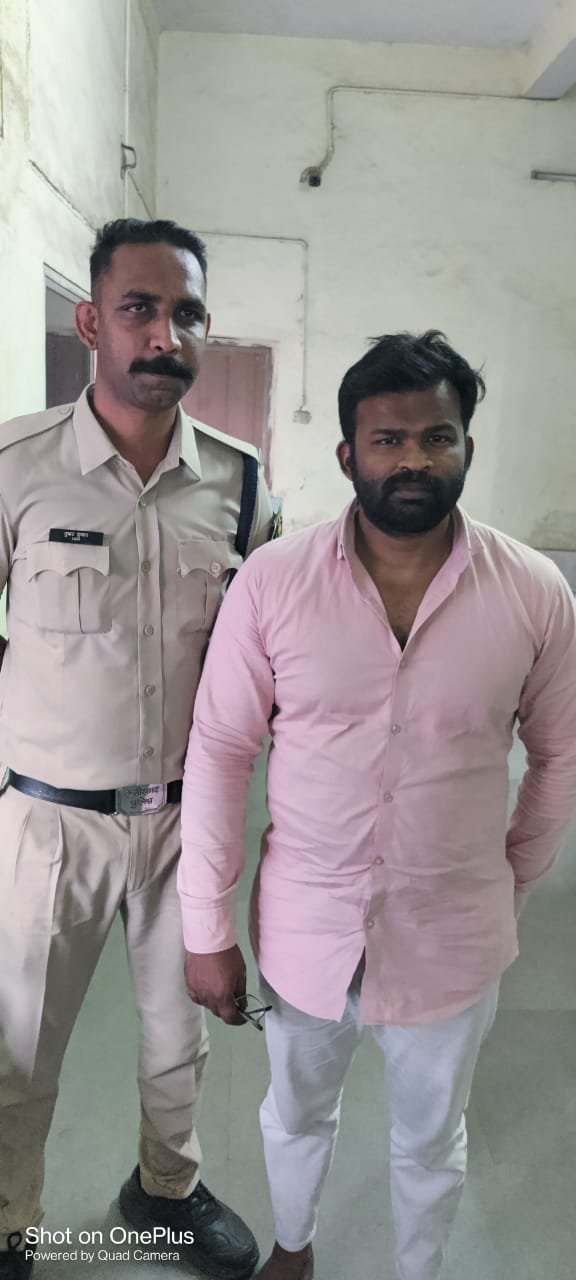 रेड्डी अन्ना आई डी के माध्यम से ऑन लाईन सट्टा में संलिप्त अभिषेक गौर, दर्जनों मोबाईल , एटीएम कार्ड , बैक एकाउन्ट पासबुक , चेकबुक , सिम कार्ड , लैपटॉप बरामद