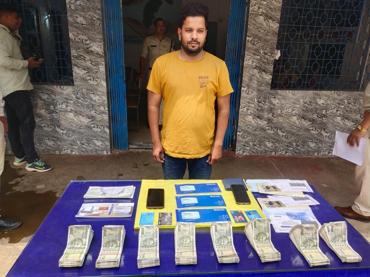ऑनलाइन सट्टे के कारोबार से यश बैंक सुपेला शाखा के जुड़े तार, मैनेजर से लेकर कैशियर तक की भूमिका संदिग्ध, बैंक के आधा दर्जन से अधिक अधिकारियों एवं कर्मचारियों के खिलाफ सुबूत जुटा रही दुर्ग पुलिस