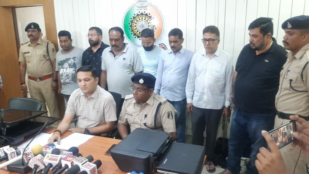 *सटोरियों के खिलाफ पुलिस ने बड़ी कार्रवाई, नई GEN की मशीन के साथ 12 आरोपी गिरफ्तार, आईपीएल मैच पर लगा रहे थे सट्टा*