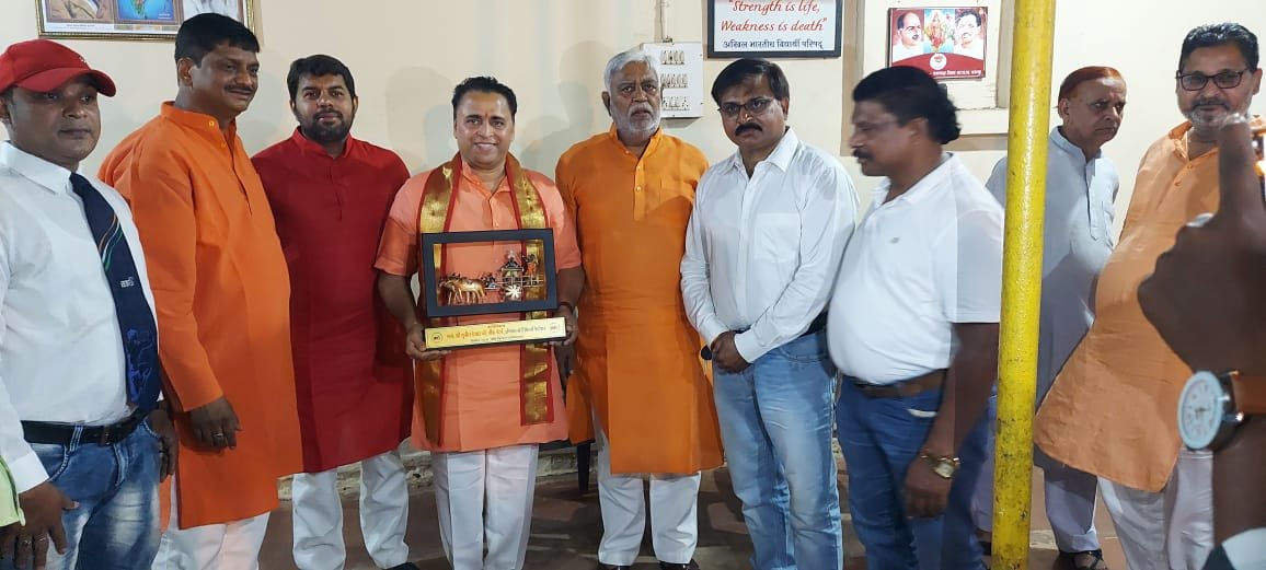भाजपा के राष्ट्रीय सचिव, इंडियन बॉडी बिल्डर्स फेडरेशन के मुख्य संरक्षक सुनील देवधर का भिलाई आगमन पर भव्य स्वागत, स्मृति चिन्ह भेंट कर किया गया सम्मानित