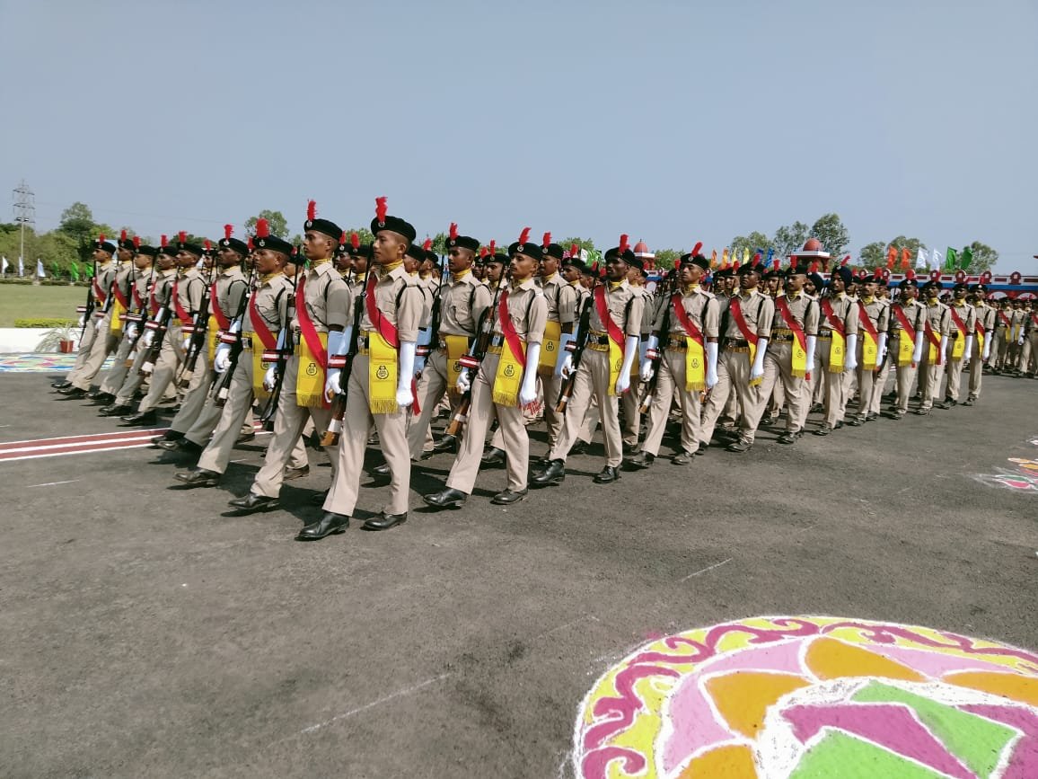 राष्ट्र की बदलती परिस्थितियों व जरूरतों के अनुसार स्वयं को तैयार रखे जवान –  जुनेजा  सीआईएसफ भिलाई में 81 व आरक्षण जीडी के बुनियादी कोर्स शपथ ग्रहण समारोह में शामिल हुए डीजीपी