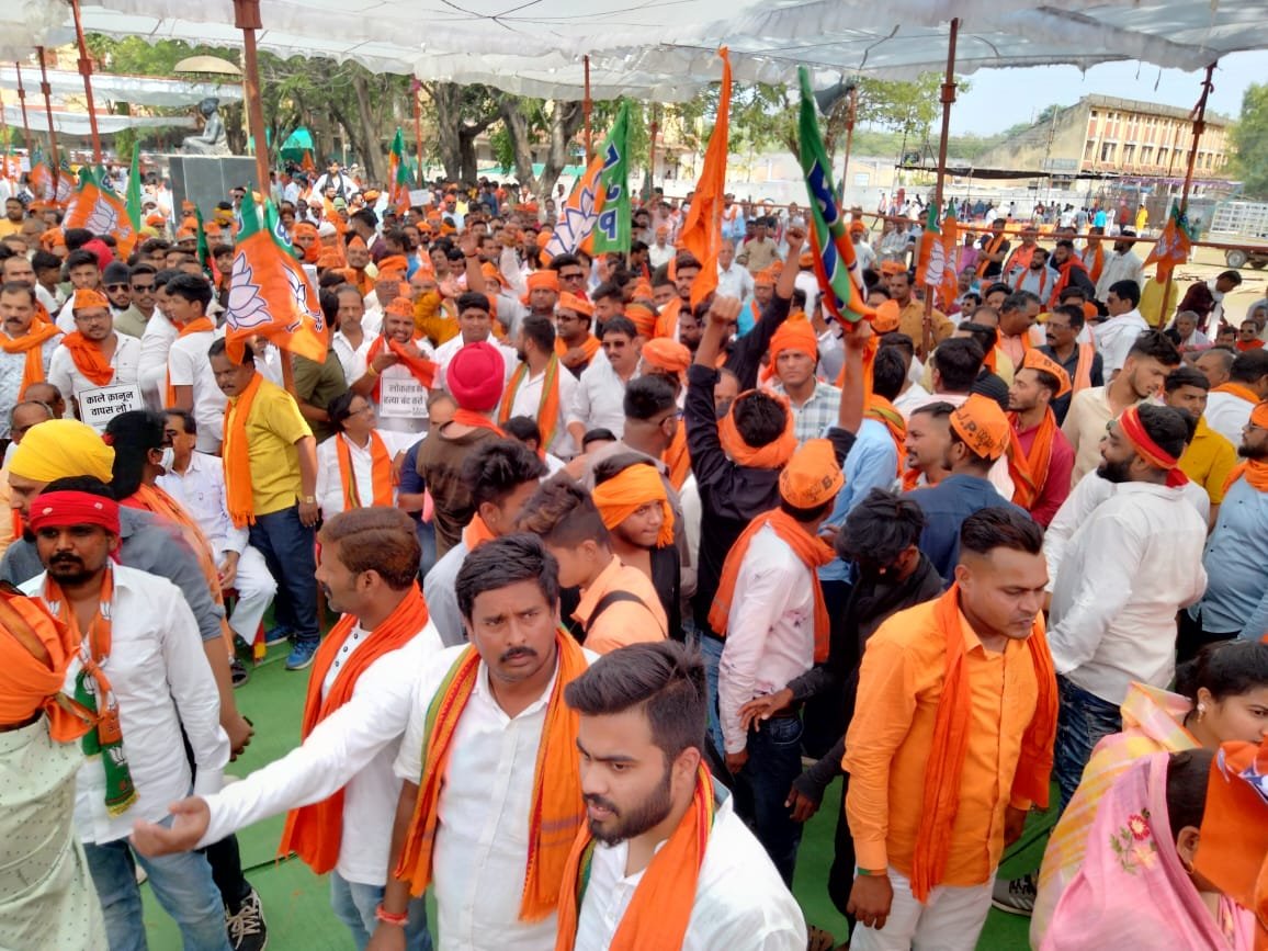 भाजपा के जेल भरो आंदोलन में दुर्ग भिलाई के 923 कार्यकर्ताओं ने दी गिरफ्तारी, साढे 3 साल पुरानी प्रदेश सरकार के खिलाफ भाजपा का विरोध प्रदर्शन भाजपा के जेल भरो आंदोलन में दुर्ग भिलाई के 923 कार्यकर्ताओं ने दी गिरफ्तारी, साढे 3 साल पुरानी प्रदेश सरकार के खिलाफ भाजपा का विरोध प्रदर्शन