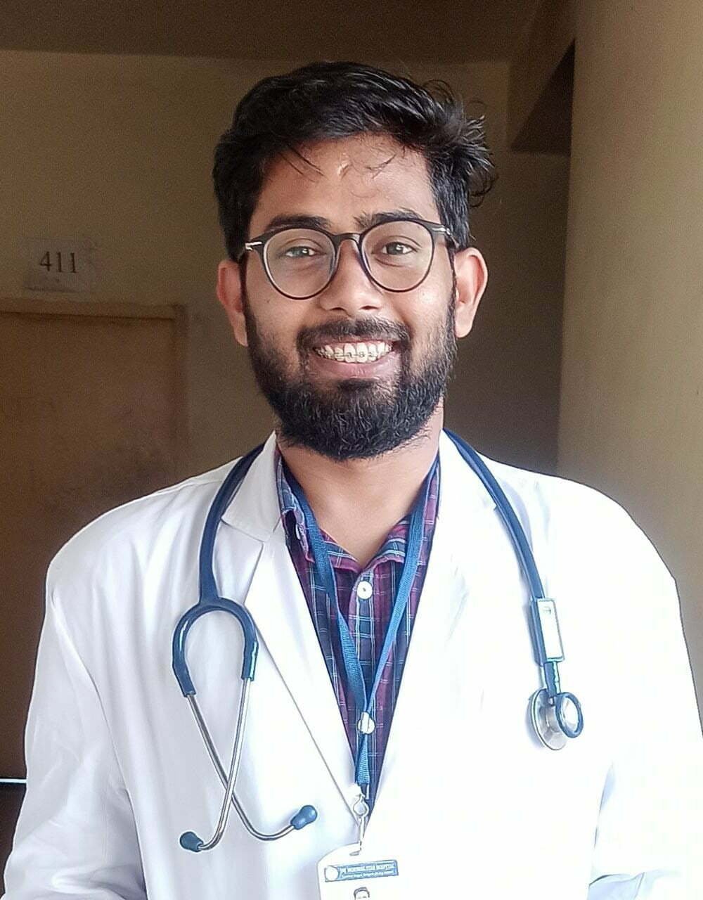 पापा का सपना पूरा करने दो साल ड्रॉप लेकर की कड़ी मेहनत, डिप्रेशन में फैमिली की सपोर्ट से बने डॉक्टर, हेमंत बढ़ा रहे परिवार का मान