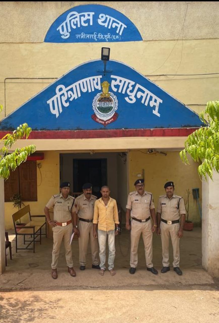 ससुराल में पिटाई होने से आक्रोशित पति ने की पत्नी की गला घोटकर हत्या, आत्महत्या बताने का किया असफल प्रयास घटना के 10 दिन बाद पुलिस ने किया गिरफ्तार ससुराल में पिटाई होने से आक्रोशित पति ने की पत्नी की गला घोटकर हत्या, आत्महत्या बताने का किया असफल प्रयास घटना के 10 दिन बाद पुलिस ने किया गिरफ्तार
