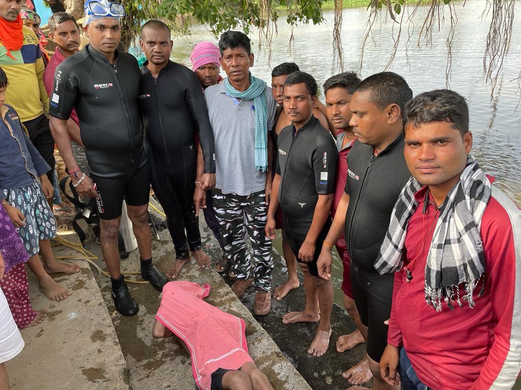 रिसाली तालाब में डूबने से दसवीं के छात्र की मौत, 3 घंटे की मशक्कत के बाद एसडीआरएफ की टीम ने शव को निकाला बाहर,