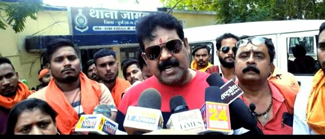 नाबालिग बच्चे से अश्लील हरकत करने वाला आरोपी गिरफ्तार, विहिप बजरंग दल ने लगाया खतना करने का आरोप, जामुल थाने का घेराव नाबालिग बच्चे से अश्लील हरकत करने वाला आरोपी गिरफ्तार, विहिप बजरंग दल ने लगाया खतना करने का आरोप, जामुल थाने का घेराव