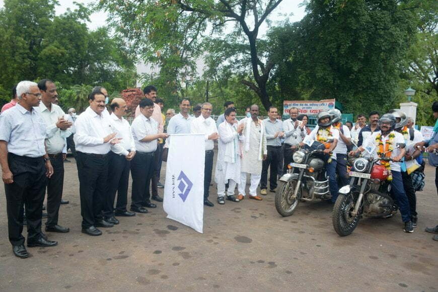 पर्यावरण संरक्षण को बढ़ावा देने 6663 किलोमीटर यात्रा करेंगे भिलाई संयंत्र कर्मी, लेह-लद्दाख मोटरबाइक अभियान के तहत बंजर भूमि में करेंगे पौधारोपण पर्यावरण संरक्षण को बढ़ावा देने 6663 किलोमीटर यात्रा करेंगे भिलाई संयंत्र कर्मी, लेह-लद्दाख मोटरबाइक अभियान के तहत बंजर भूमि में करेंगे पौधारोपण