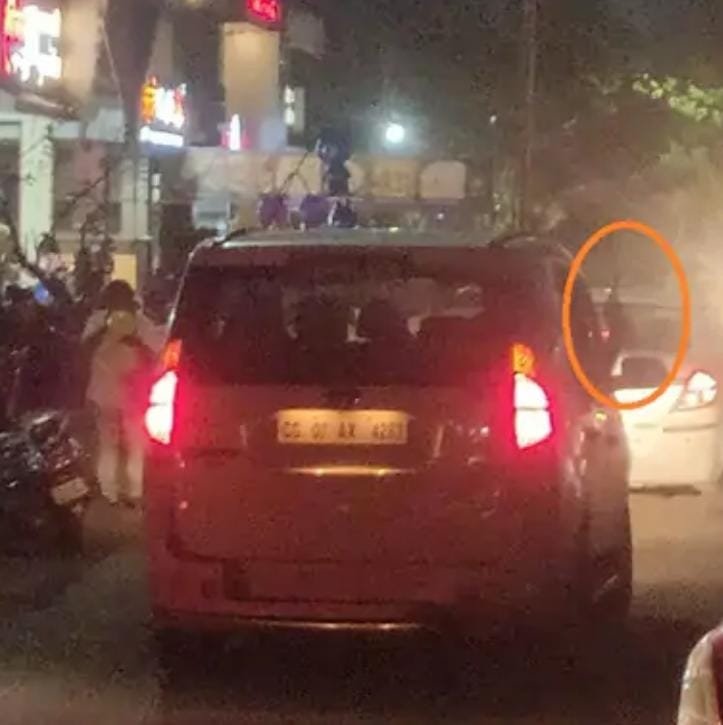 सिविक सेंटर में कौन लहरा रहा था पिस्टल……! जांच में जुटी पुलिस सिविक सेंटर में कौन लहरा रहा था पिस्टल……! जांच में जुटी पुलिस