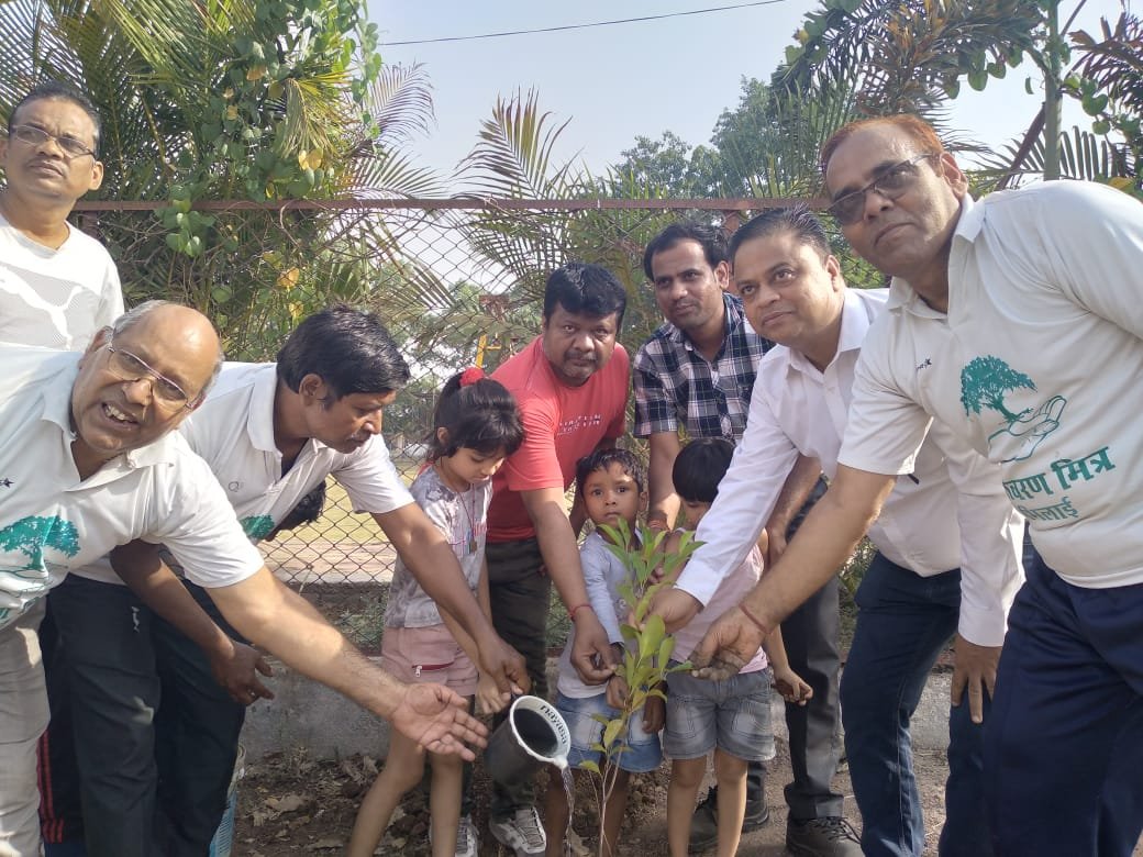 पर्यावरण मित्र मंडल एवं पर्यावरण मित्र समिति ने सेक्टर 2 उद्यान में किया पौधारोपण प्रत्येक नागरिक से एक पौधा लगाने  की अपील