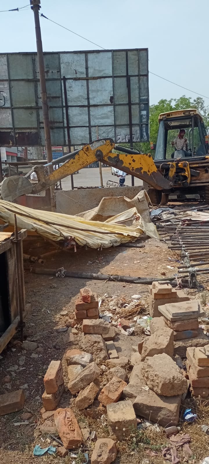 संपदा न्यायालय के आदेश पर सिविक सेंटर में चला बीएसपी का बुलडोजर, पालिका बाजार की अवैध 17 दुकानों को किया ध्वस्त, टाउनशिप की सुंदरता को बरकरार रखने अभिनव पहल