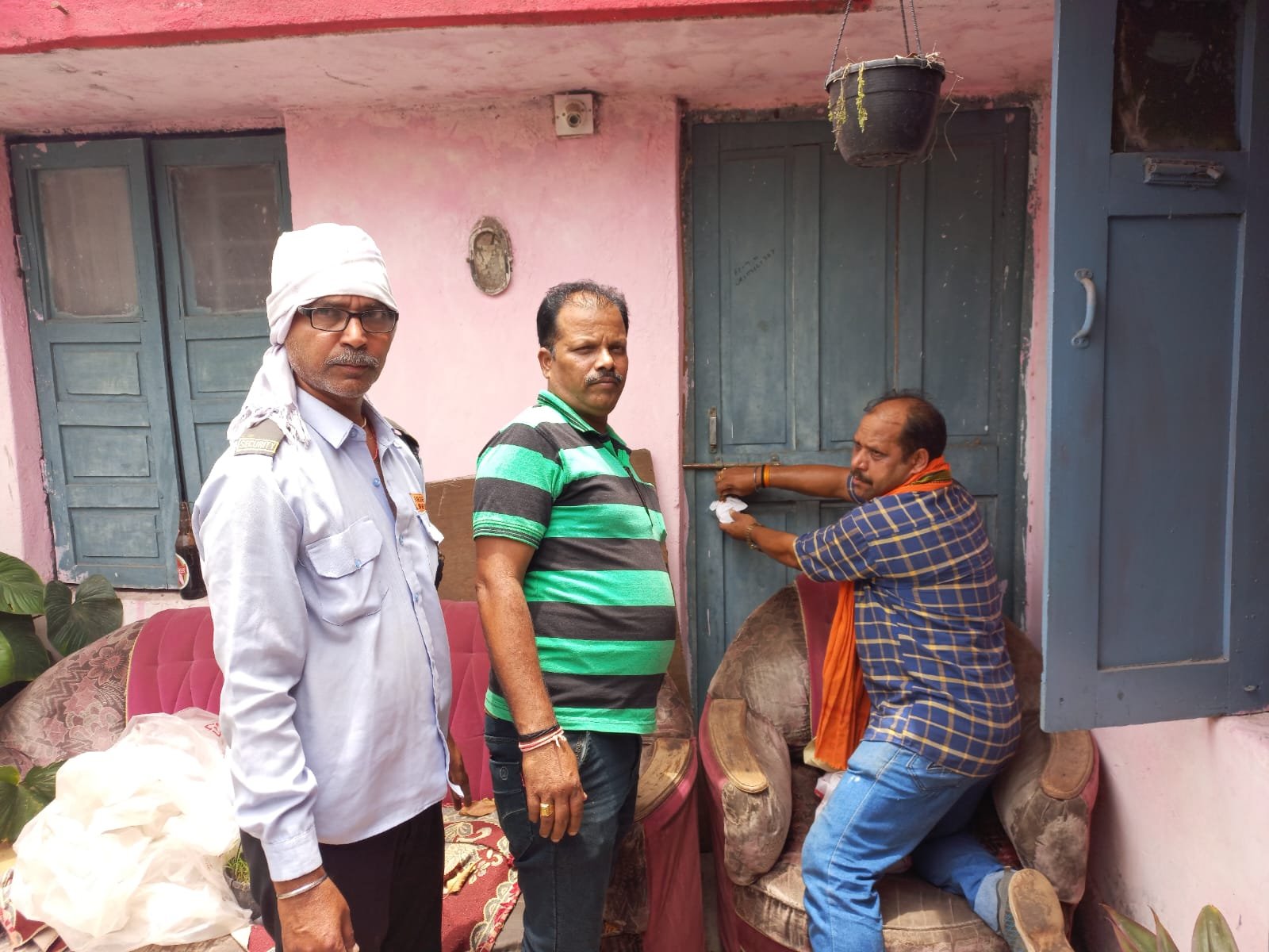 सेक्टर 6 में 9 आवासों से अवैध कब्जे धारियों को किया गया बेदखल, ऑपरेशन मिस्टर नटवरलाल एवं नसीब के तहत अब तक प्रवर्तन विभाग ने कराएं डेढ़ सौ आवास खाली सेक्टर 6 में 9 आवासों से अवैध कब्जे धारियों को किया गया बेदखल, ऑपरेशन मिस्टर नटवरलाल एवं नसीब के तहत अब तक प्रवर्तन विभाग ने कराएं डेढ़ सौ आवास खाली