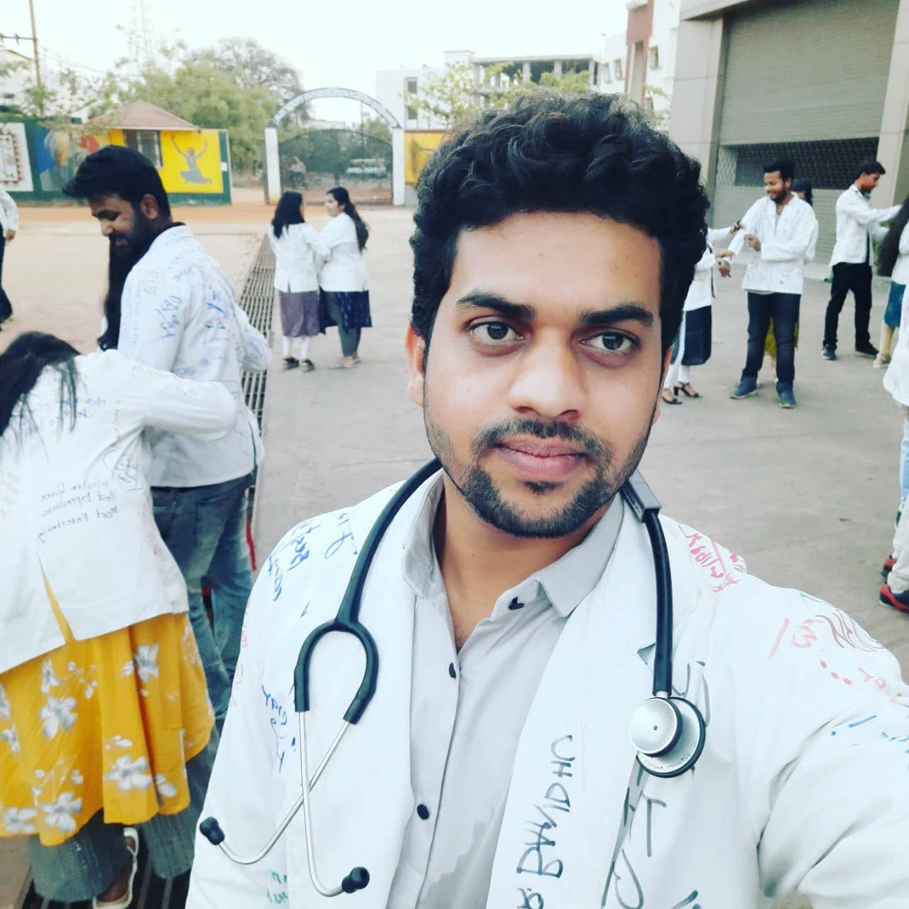 एक साथ इतना सारा सिलेबस देखकर चकरा गया था सिर, सोचता था कहां से पढऩा शुरू करूं, भाई की बातों से मिली संजीवनी पढ़े, मेडिकल ऑफिसर दीनबंधु की सफलता की कहानी