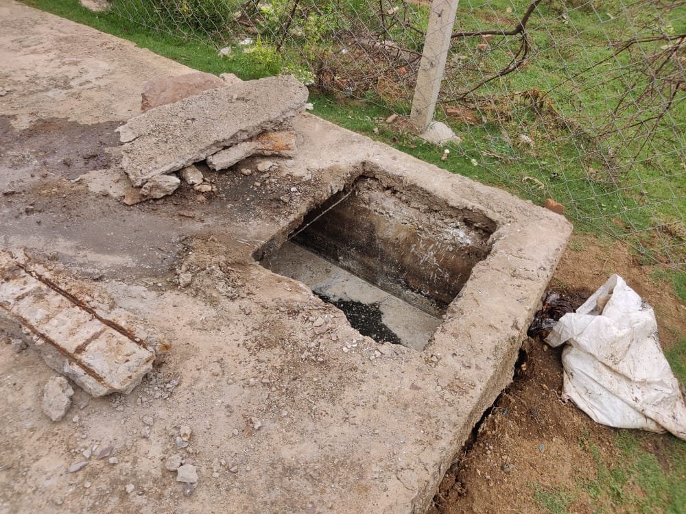 बड़ी खबर : बोरी में बंद सुलभ शौचालय के गटर में मिला युवती का शव, सिर एवं शरीर में चोट के निशान हत्या की आशंका, बॉडी 1 सप्ताह पुरानी बड़ी खबर : बोरी में बंद सुलभ शौचालय के गटर में मिला युवती का शव, सिर एवं शरीर में चोट के निशान हत्या की आशंका, बॉडी 1 सप्ताह पुरानी