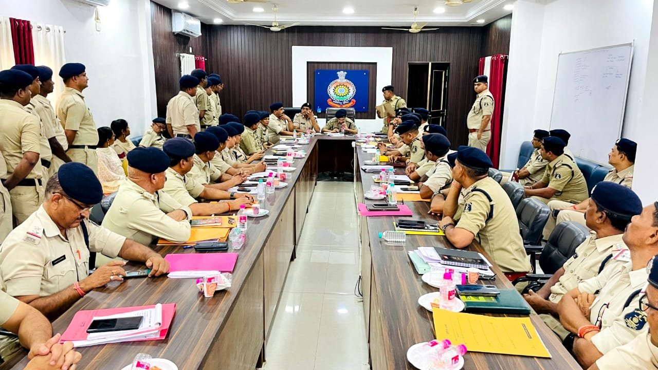 जिले दुर्ग के गुंडा बदमाशों की खैर नहीं, पुलिस अधीक्षक ने सभी थाना प्रभारियों को कठोर कार्यवाही के दिए निर्देश