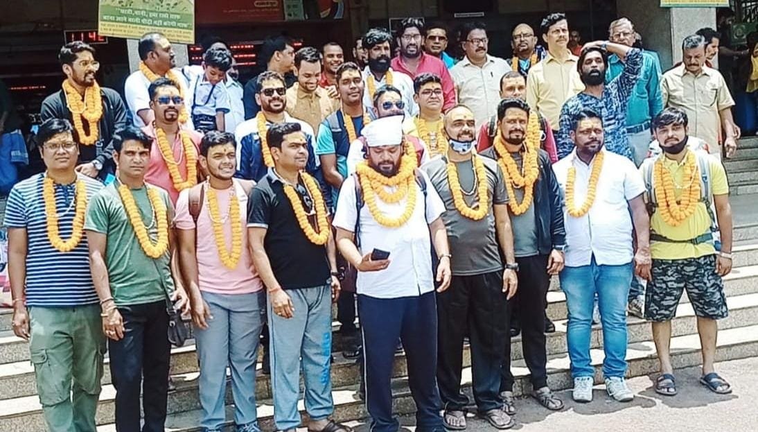बाबा अमरनाथ दर्शन के लिए पहला जत्था गाजे बाजे के साथ दुर्ग स्टेशन से रवाना, भोलेनाथ के भक्तों ने जत्थे में शामिल 35 लोगों का किया अभिनंदन