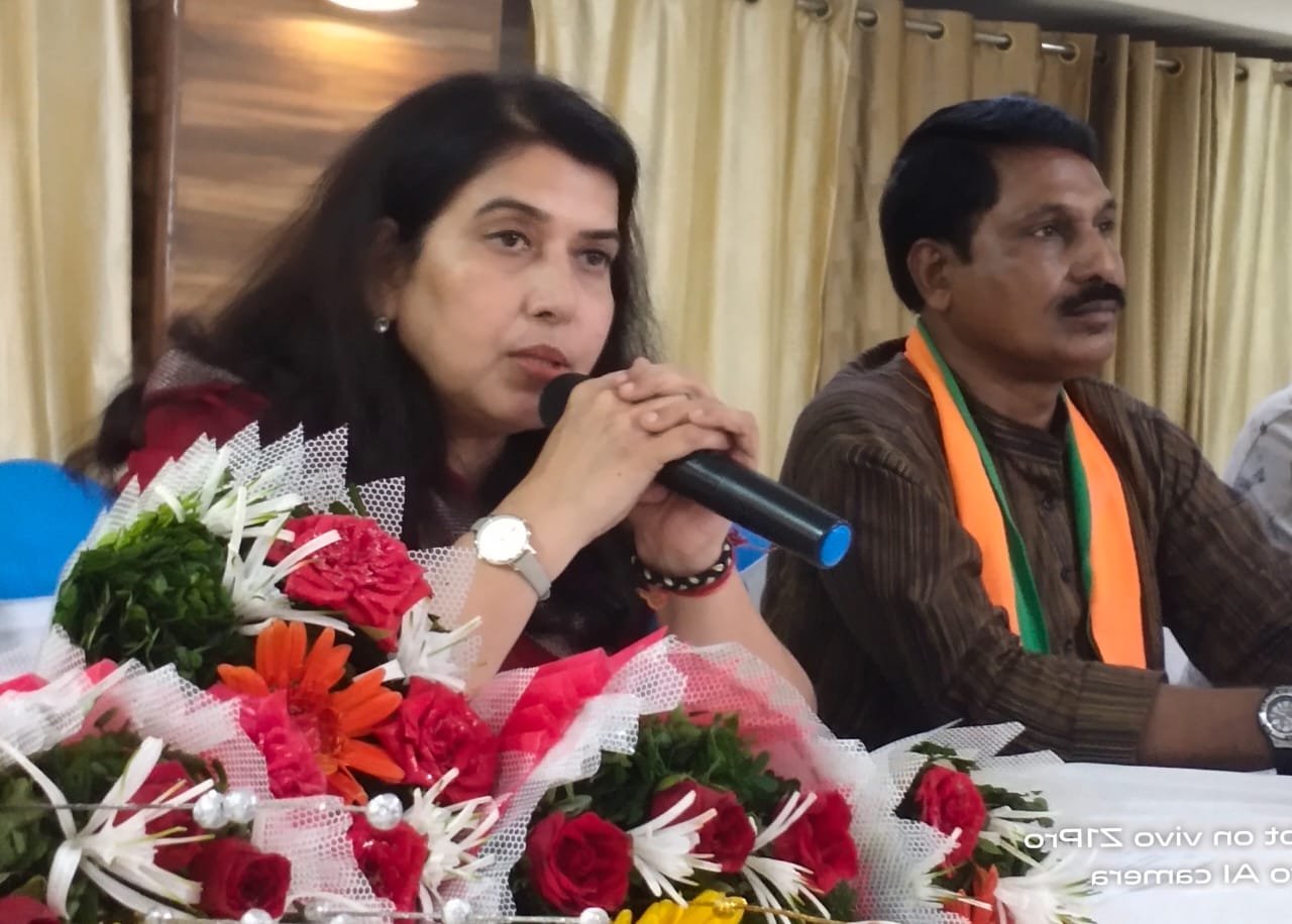छत्तीसगढ़ नहीं सिर्फ पाटन के विकास तक सीमित हैं भूपेश, छलने के बाद अब युवाओं को बरगला रहे-सरोज पाण्डेय