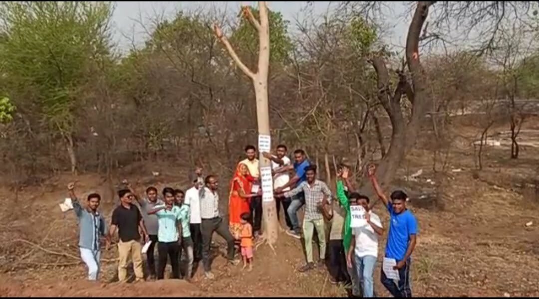 पर्यावरण प्रेमी संगठनों ने चिपको आंदोलन के तहत पेड़ों की कटाई पर रोक लगाने उठाई आवाज, किया विरोध प्रदर्शन