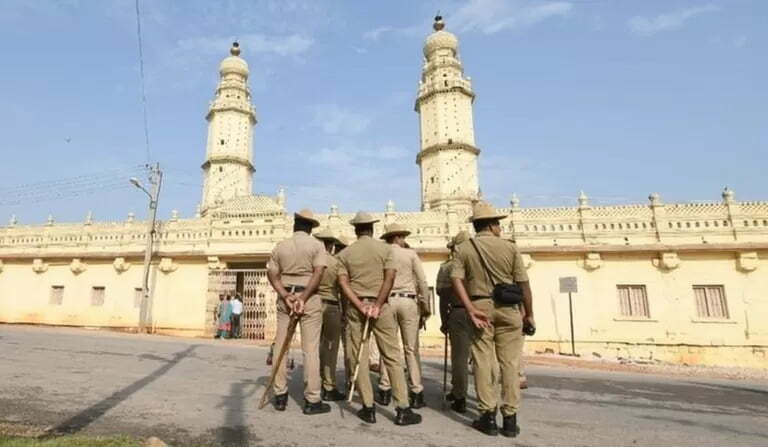 कर्नाटक की ये शाही मस्जिद क्या कभी हनुमान मंदिर थी?