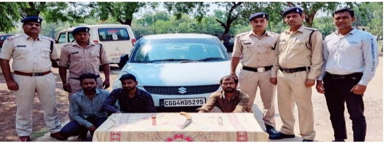 नेवई क्षेत्र से नाबालिग का अपहरण , चंद घंटों में तीन आरोपियों को पुलिस ने किया गिरफ्तार, घटना में इस्तेमाल कार वह हथियार जप्त
