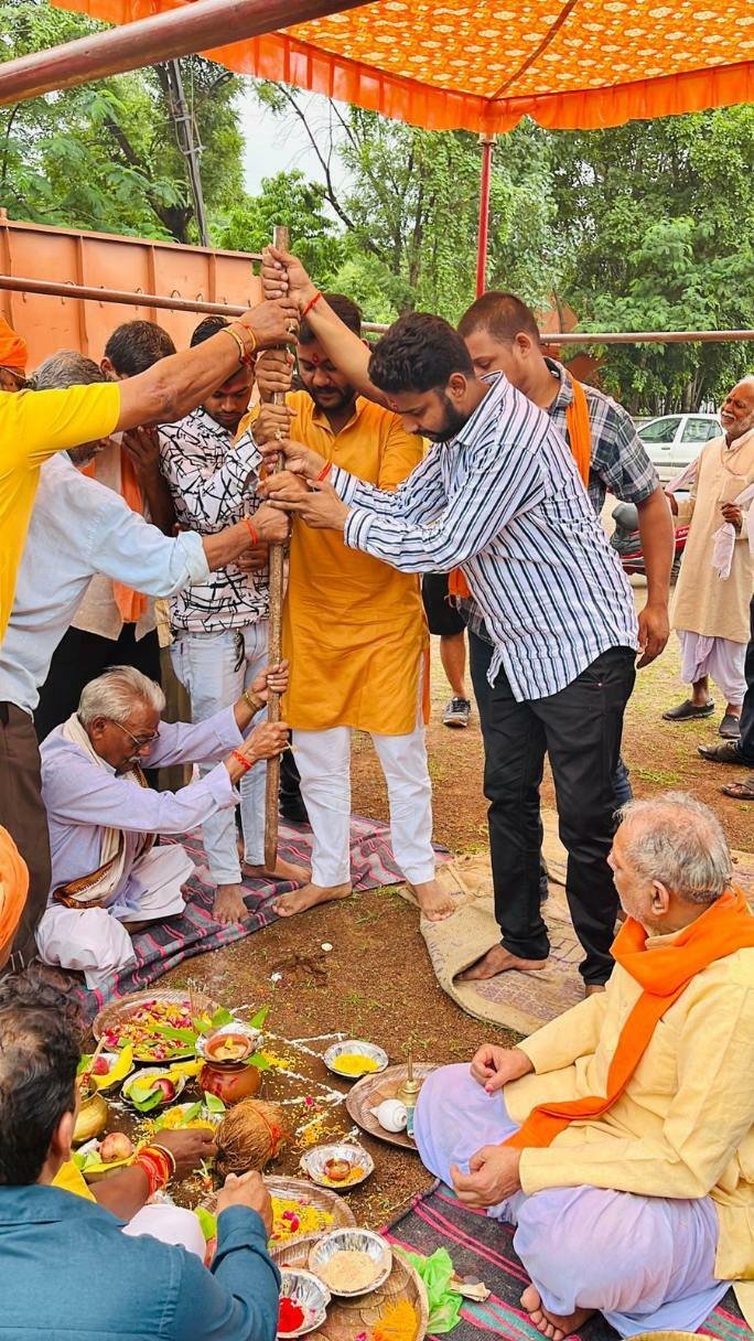 शारदीय नवरात्र उत्सव हेतु लाल मैदान पावर हाउस में माता रानी के पंडाल निर्माण के लिए किया गया भूमि पूजन, इस वर्ष होगा अनूठा आयोजन