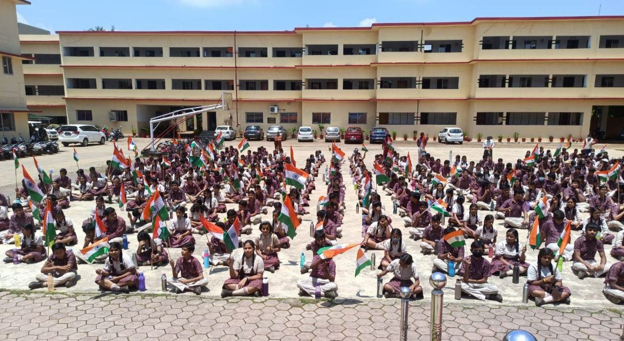 एसएसबी भिलाई पहुंचा डीएवी स्कूल हुडको, 3 हजार बच्चों ने हर घर तिरंगा अभियान से जुड़कर राष्ट्र ध्वज फहराने का लिया संकल्प
