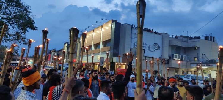 उदयपुर घटना के विरोध में हिन्दू युवा मंच ने भिलाई में निकाला मशाल मार्च