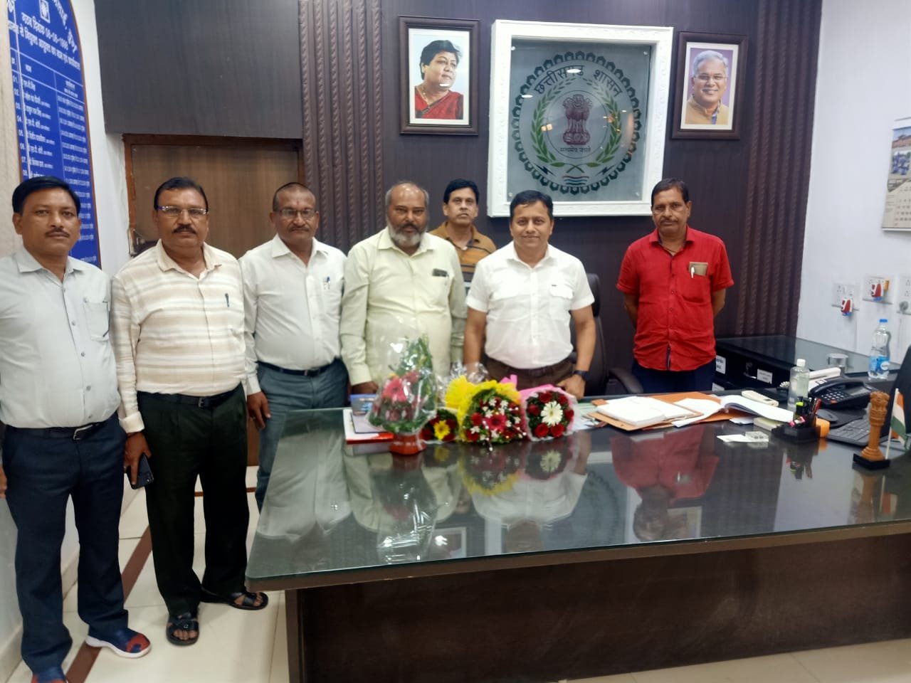 स्वायत्तशासी कर्मचारी महासंघ के पदाधिकारियों ने नव पदस्थ आयुक्त से की सौजन्य भेंट