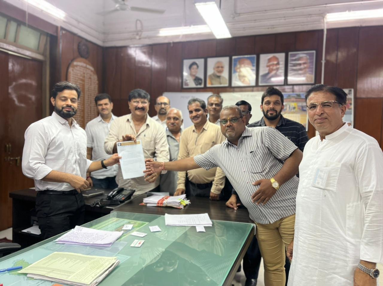 कैट एवं दुर्ग चेंबर इकाई ने कलेक्टर को केंद्रीय वित्त मंत्री के नाम सौंपा ज्ञापन, दही पनीर बटर सहित अन्य वस्तुओं पर 5% जीएसटी लगाने के निर्णय को वापस लेने का किया आग्रह