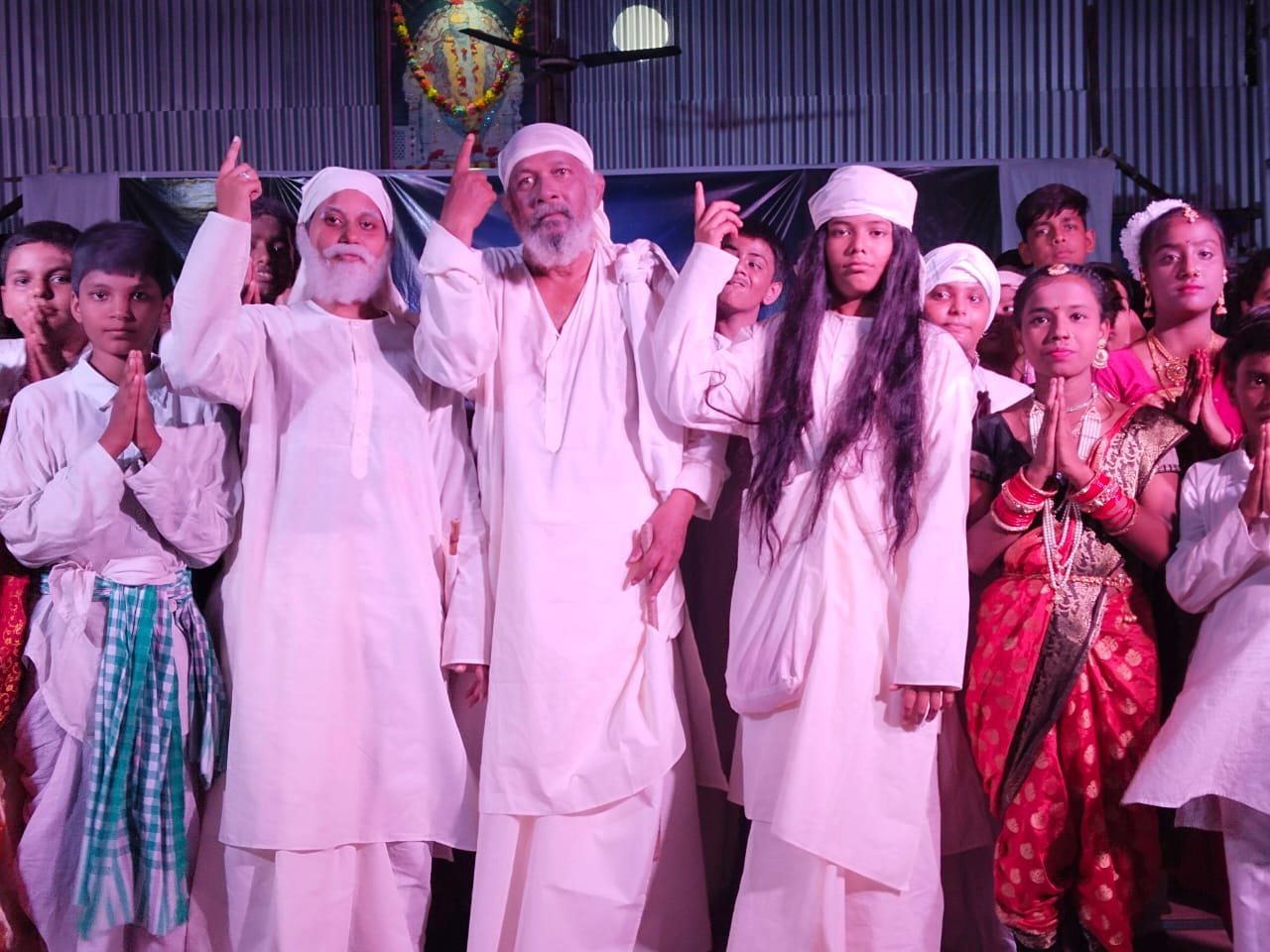 श्री साई के सतचररित्र” के “साई” लीलाओं का नाट्य रूपांतरण “साई शरणागत” “साई धाम”,कुम्हारी दी गई प्रस्तुति श्री साई के सतचररित्र” के “साई” लीलाओं का नाट्य रूपांतरण “साई शरणागत” “साई धाम”,कुम्हारी दी गई प्रस्तुति
