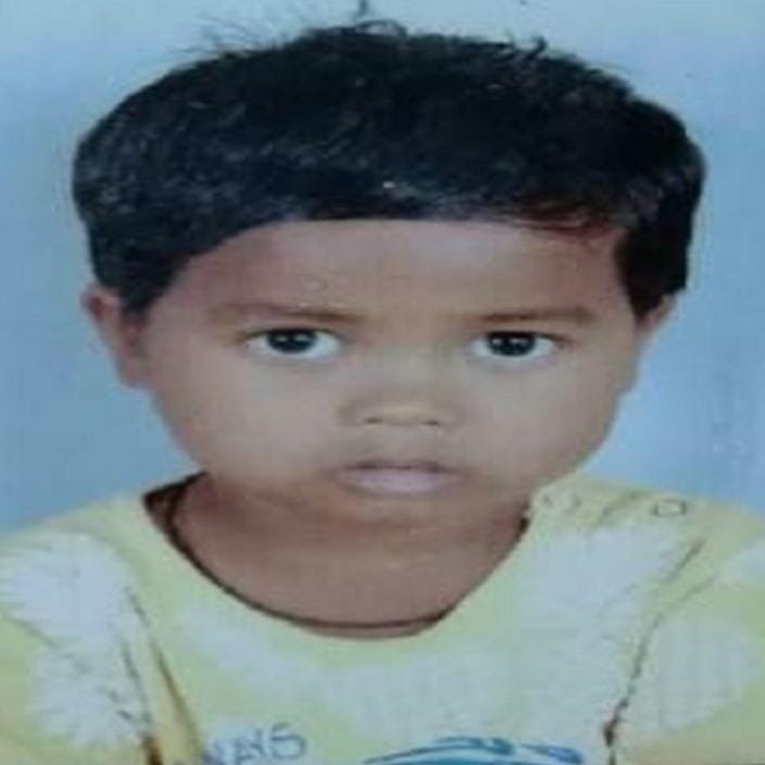 आम्रपाली अपार्टमेंट के पीछे गड्ढे में भरे पानी में डूबा मासूम युवराज, कोई मुआवजा नहीं चाहिए, मेरा बेटा लौटाओ-पिता, निगम प्रशासन की लापरवाही से गई जान – पार्षद
