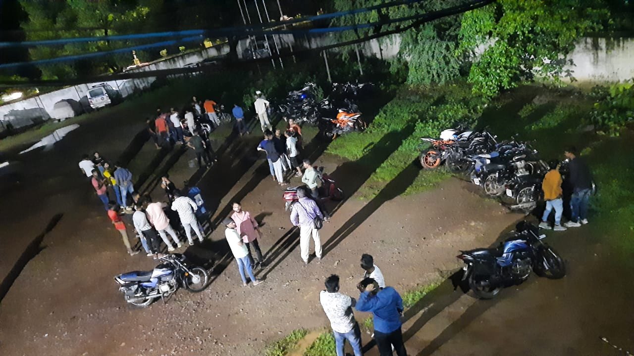 377 हाई स्पीड बाइकर्स के लाइसेंस  निलंबित करने यातायात पुलिस ने भेजा परिवहन विभाग को, मॉडिफाई साइलेंसर भी हटाए, लापरवाह वाहन चालकों की शिकायत के लिए पुलिस ने जारी किया व्हाट्सएप नंबर