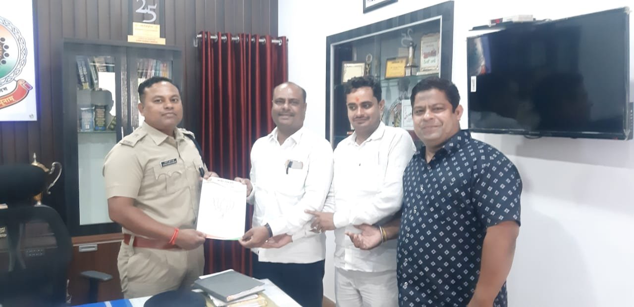 शहर में बढ़ते अपराध- भाजपा  ने अतिरिक्त पुलिस अधीक्षक शहर को सौंपा ज्ञापन