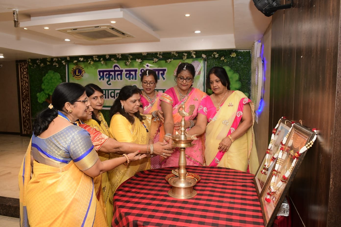 सावन उत्सव पर प्रकृति का सिंगार सावन की फुहार, कार्यक्रम का आयोजन किया लायंस क्लब भिलाई ग्रेट व अखिल भारतीय अग्रवाल महिला सम्मेलन भिलाई शाखा ने सावन उत्सव पर प्रकृति का सिंगार सावन की फुहार, कार्यक्रम का आयोजन किया लायंस क्लब भिलाई ग्रेट व अखिल भारतीय अग्रवाल महिला सम्मेलन भिलाई शाखा ने