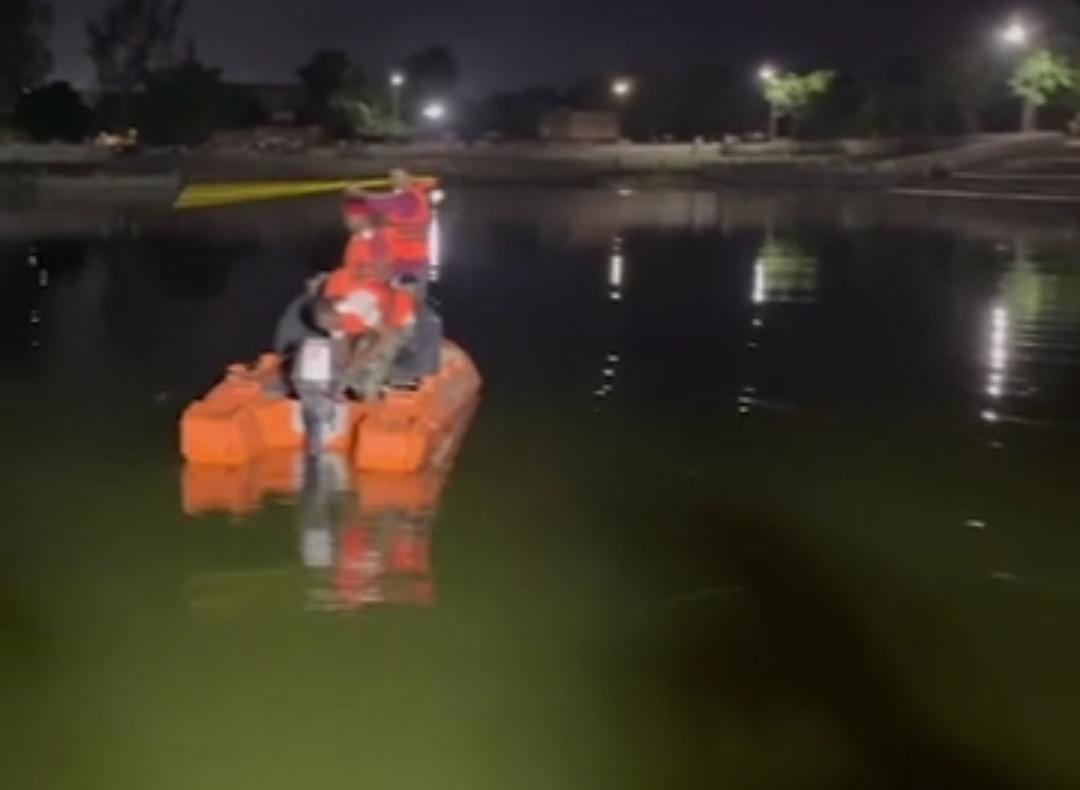 तालाब पार करने की शर्त हार गया जामुल का कलाकार "गजनी", एसडीआरएफ ने 4 घंटे मशक्कत कर रात को खोज निकाला शव