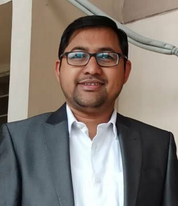 पिता नहीं बन पाए डॉक्टर तो बेटे ने शिशु रोग विशेषज्ञ बनकर पूरा किया परिवार का सपना, पढ़ें पिथौरा के डॉ प्रदीप कुमार विशाल की सफलता की कहानी