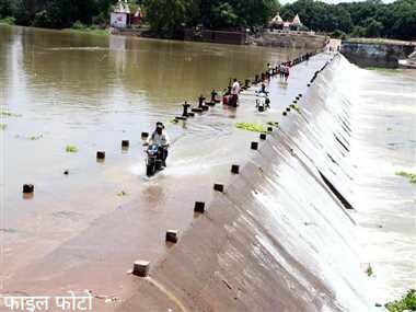 शिवनाथ नदी में नहाने गए 14 साल के किशोर की डूबने से मौत, एसडीआरएफ, दुर्ग कोतवाली पुलिस की टीम मौके पर, शव की तलाश जारी