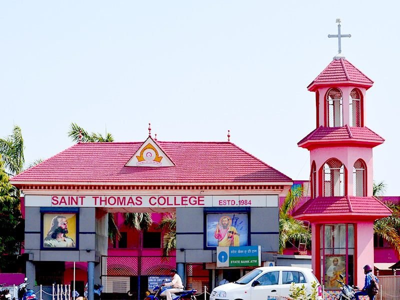 सेंट थॉमस महाविद्यालय में हिंदी विभाग द्वारा राष्ट्रभाषा दिवस पर कविता पाठ प्रतियोगिता का किया आयोजन