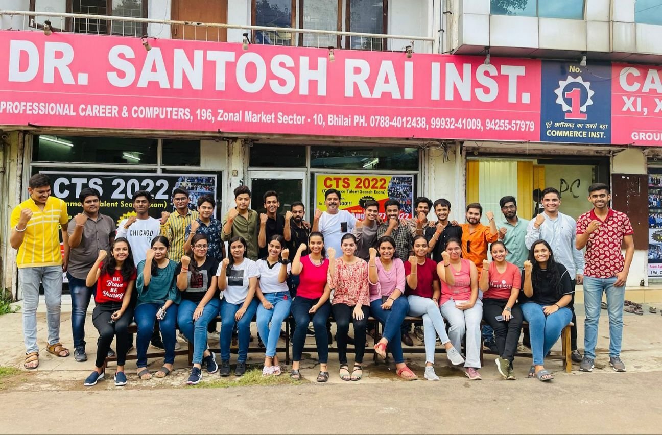 गुरुजनों का मोटिवेशन, साप्ताहिक व मासिक टेस्ट छात्र छात्राओं को बनाता है श्रेष्ठ डॉ. संतोष राय,  सी. एम. ए. फॉउण्डेशन की परीक्षा मे डॉ. संतोष राय इंस्टीट्यूट के 99 प्रतिशत छात्र उत्तीर्ण