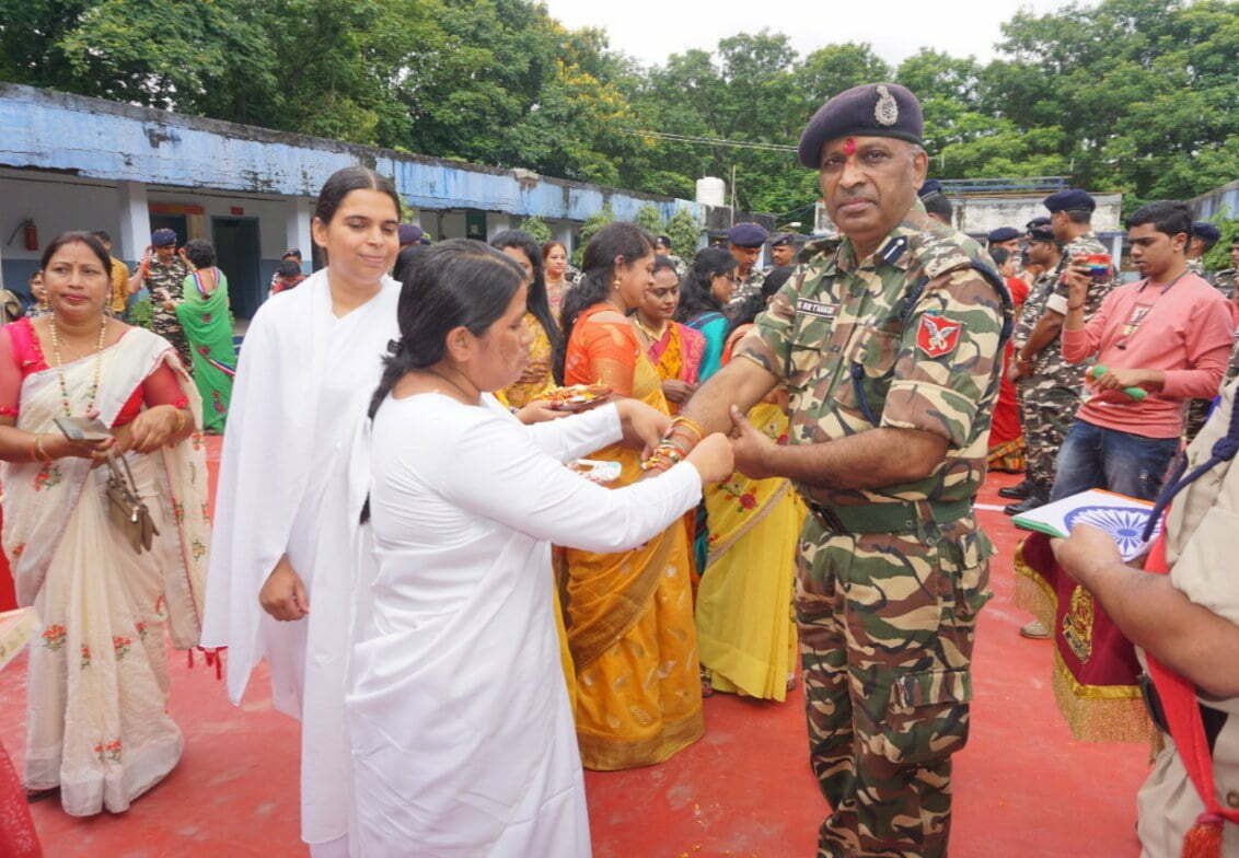 ब्रह्माकुमारी ईश्वरीय विश्वविद्यालय भिलाई में रक्षाबंधन पर्व पर जनप्रतिनिधियों, पुलिस एवं बल के जवानों को बांधा रक्षा सूत्र ब्रह्माकुमारी ईश्वरीय विश्वविद्यालय भिलाई में रक्षाबंधन पर्व पर जनप्रतिनिधियों, पुलिस एवं बल के जवानों को बांधा रक्षा सूत्र