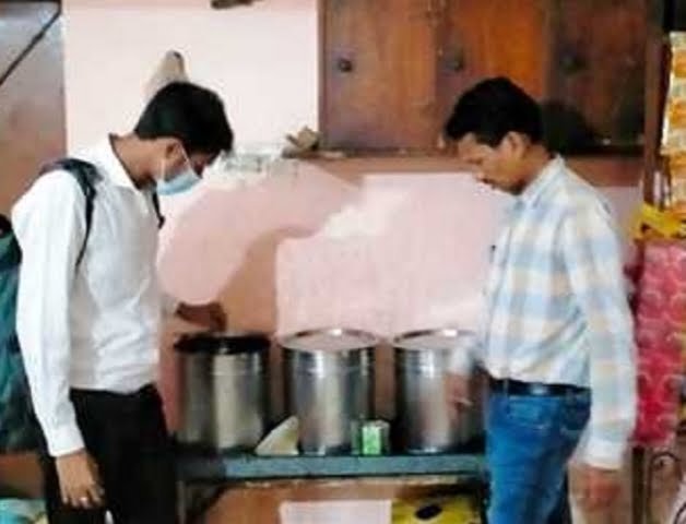 खाद्य तेलों में सबसे खतरनाक प्रकार ट्रांस फैटी एसिड जांचने दुर्ग जिले में भी 14 तक जांच जारी, लिए जा रहे सैम्पल खाद्य तेलों में सबसे खतरनाक प्रकार ट्रांस फैटी एसिड जांचने दुर्ग जिले में भी 14 तक जांच जारी, लिए जा रहे सैम्पल