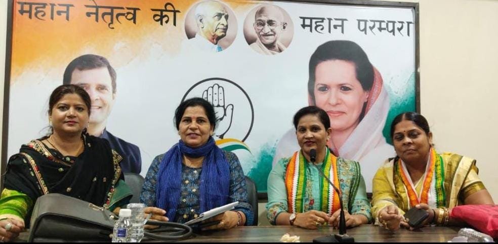 कार्यकर्ताओं को परखते हुए महत्व देकर पार्टी में उनकी सेवाएं ली जानी चाहिए-रत्नावली, गुजरात में कांग्रेस लोकसभा प्रभारियों की हुई बैठक