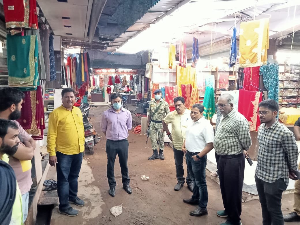 पावर हाउस ओवर ब्रिज के नीचे रिक्त स्थान को बनाया गया पार्किंग स्थल, व्यापारियों एवं ग्राहकों को होगी आसानी, बाजार क्षेत्र को सुव्यवस्थित करने के लिए स्थानीय व्यवसायियों से कलेक्टर ने की चर्चा