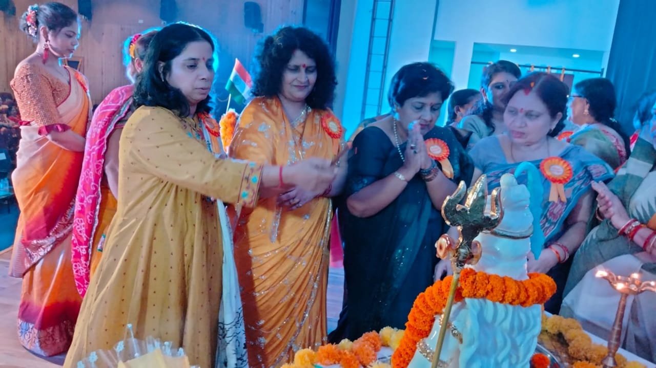 हरियाली तीज का त्योहार पर पति की लंबी उम्र के लिए व्रत रखती हैं सुहागिनें – चारुलता पांडेय*