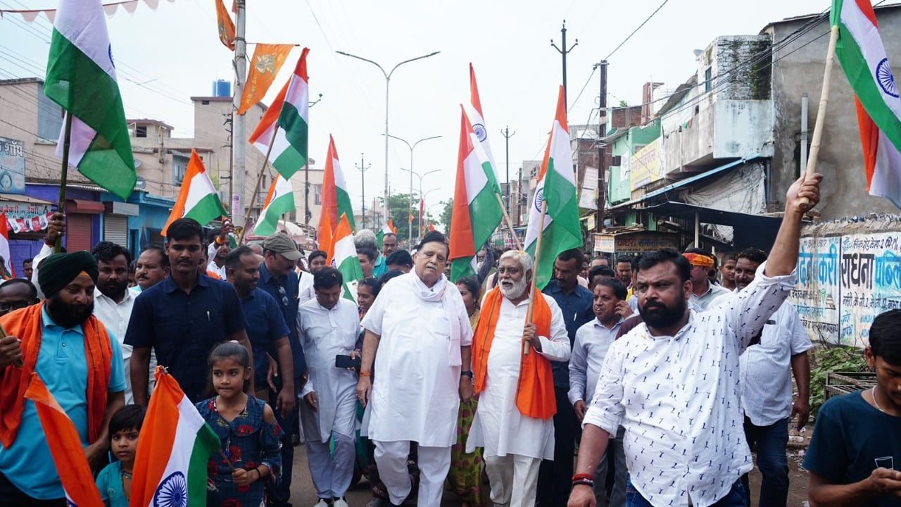 श्री राम जन्म उत्सव समिति ने नागरिकों में राष्ट्र ध्वज फहराने की अलख जगाने हर घर तिरंगा अभियान के तहत निकाली पदयात्रा