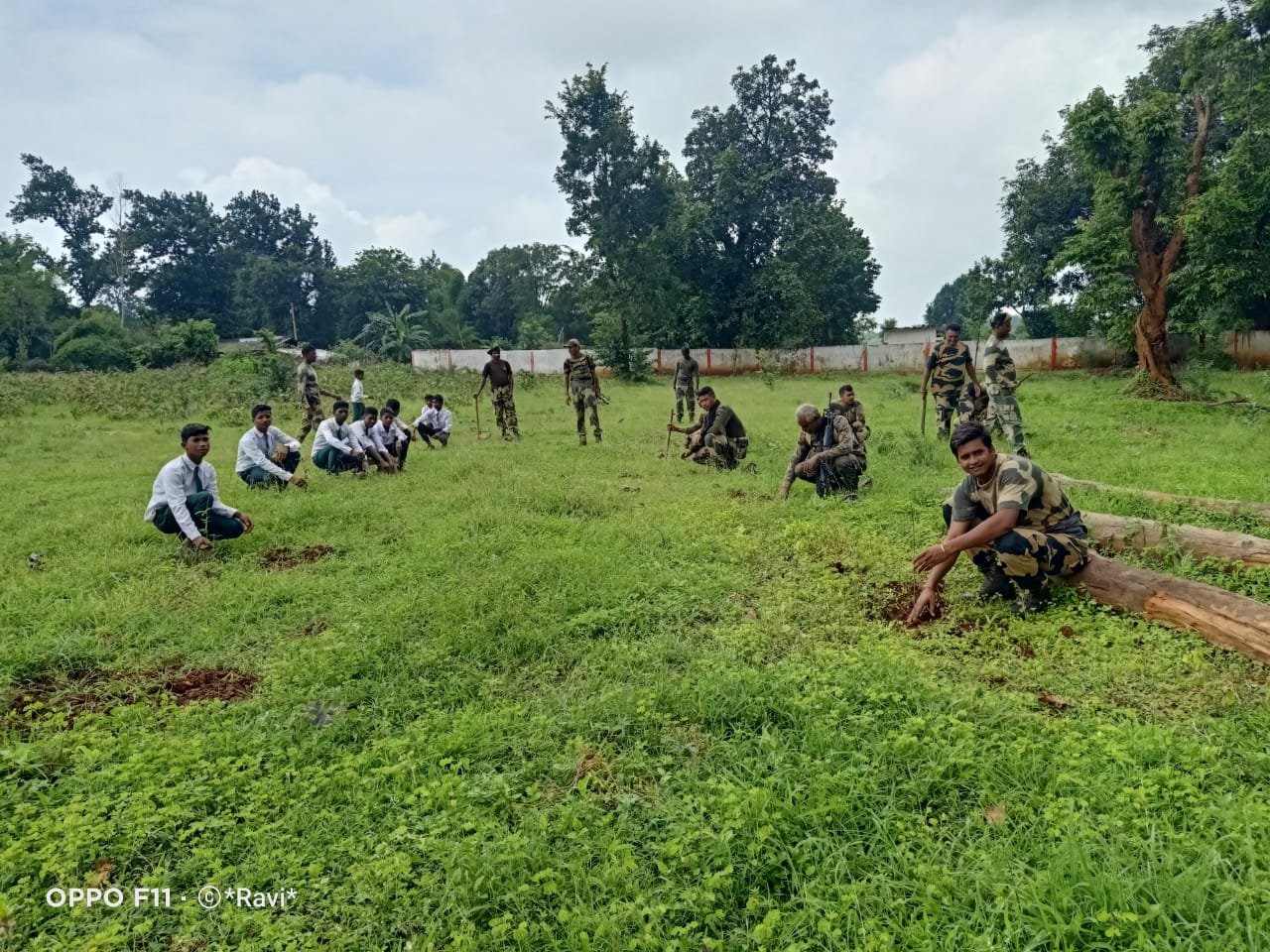 सीमांत मुख्यालय सीमा सुरक्षा बल अंतर्गत 167 वीं वाहिनी एवं 17 वीं वाहिनी सीमा सुरक्षा बल ने नक्सल क्षेत्रों में किया पौधारोपण