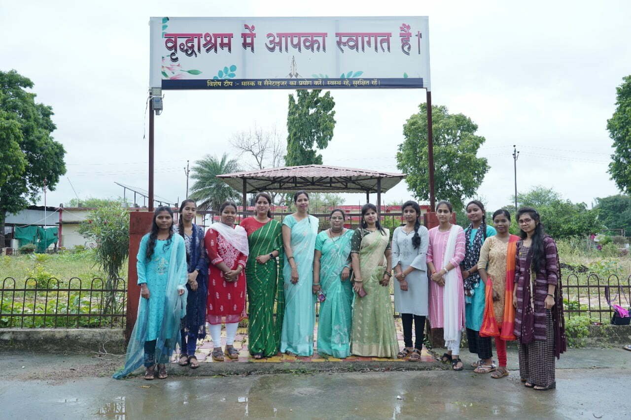शैल देवी महाविद्यालय की प्रशिक्षणार्थी व सहायक प्राध्यापकों ने पुलगांव वृद्धाश्रम में वृद्धजनों के साथ मनाया रक्षाबंधन पर्व शैल देवी महाविद्यालय की प्रशिक्षणार्थी व सहायक प्राध्यापकों ने पुलगांव वृद्धाश्रम में वृद्धजनों के साथ मनाया रक्षाबंधन पर्व