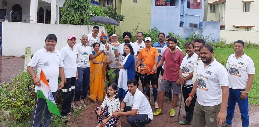 शहीद लेफ्टीनेंट कर्नल कपिल देव पाण्डेय की याद मे आर्टकॉम ने किया पौधारोपण, आर्टकॉम की मुहीम " हर आँगन एक पेड़ " को  मिल रहा जन समर्थन